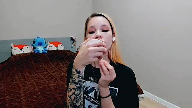 Kitten Alissa online show from October 2025 06:41:01 PM