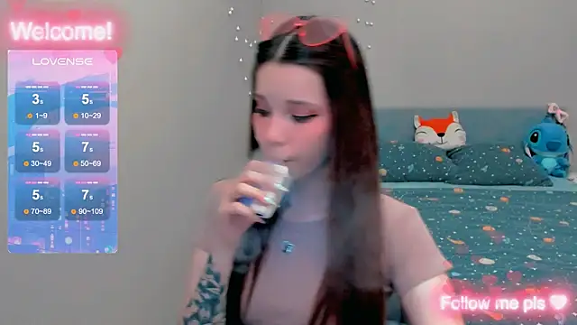 Kitten Alissa online show from December 2025 05:46:01 PM