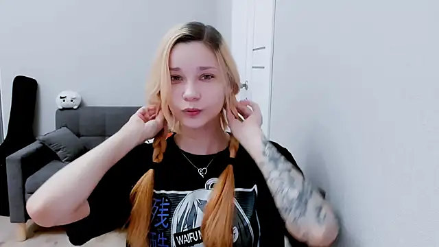 Kitten Alissa online show from September 2025 06:19:01 PM