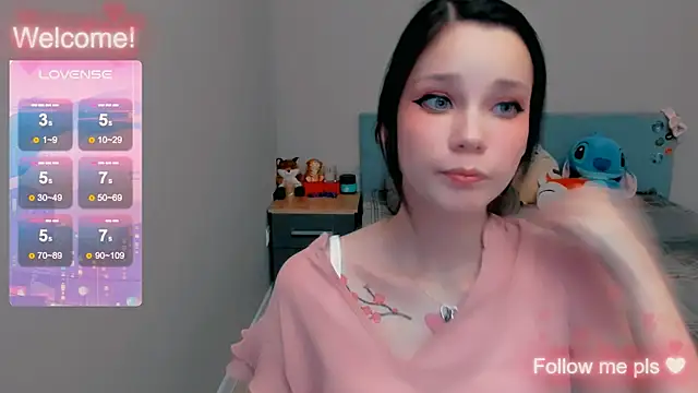 Kitten Alissa online show from November 2025 06:13:01 PM