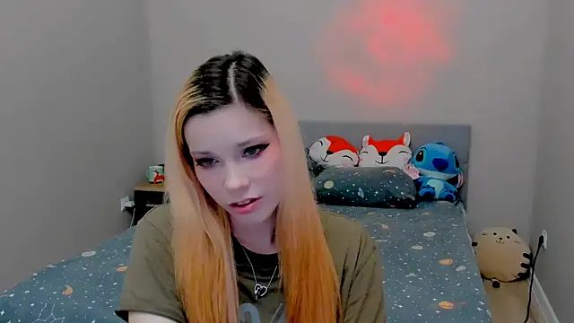 Kitten Alissa online show from October 2025 07:48:01 PM
