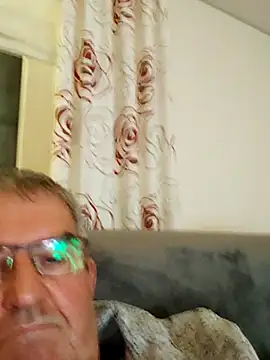 Oldmenhot66 online show from November 2025 06:33:02 PM