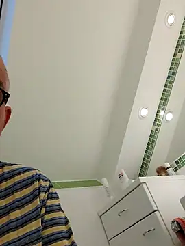 Oldmenhot66 online show from April 2026 04:49:01 AM