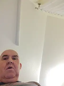 Oldmenhot66 online show from February 2026 06:00:02 AM