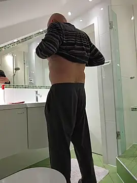 Oldmenhot66 online show from January 2026 05:33:02 AM