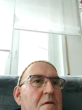 Oldmenhot66 online show from February 2026 04:04:01 PM