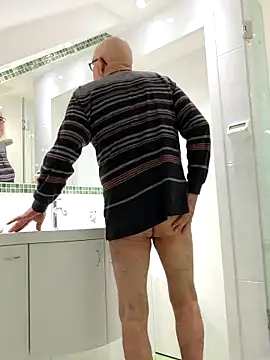 Oldmenhot66 online show from March 2026 05:11:01 AM