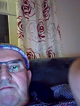 Oldmenhot66 online show from February 2026 07:10:02 PM