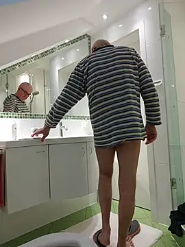 Oldmenhot66 online show from April 2026 04:58:02 AM