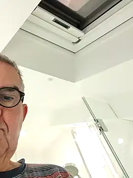 Oldmenhot66 online show from October 2025 04:58:01 AM