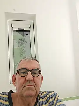 Oldmenhot66 online show from November 2025 05:40:02 AM