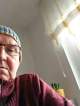 Oldmenhot66 online show from February 2026 01:32:01 PM