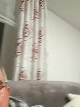 Oldmenhot66 online show from October 2025 05:10:01 PM