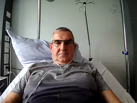 Oldmenhot66 online show from October 2025 08:36:02 AM