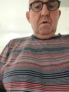 Oldmenhot66 online show from December 2025 05:18:01 AM