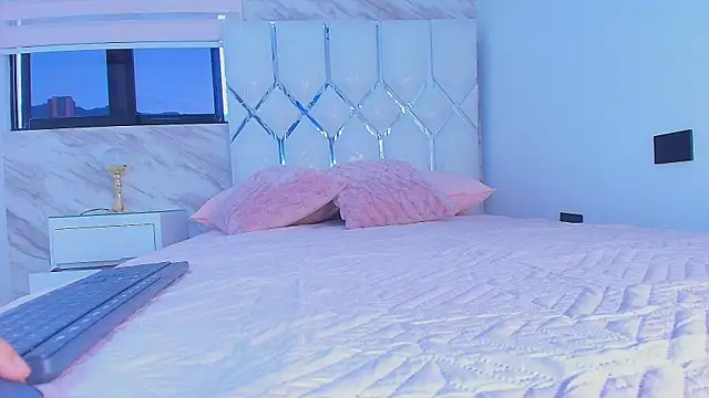 collet 1 online show from October 2025 12:02:01 PM