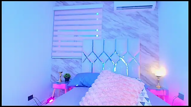 collet 1 online show from December 2025 12:00:01 PM