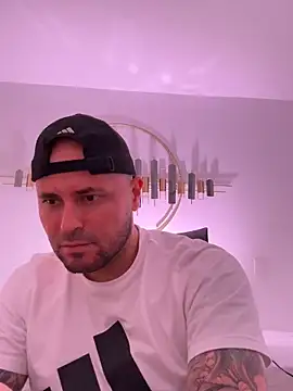 Snapshot of joshmahe chatting on October 2025 04:47:01 AM joshmahe online show from October 2025 04:47:01 AM