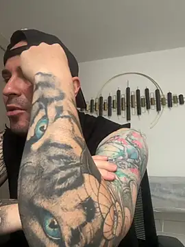 Snapshot of joshmahe chatting on September 2025 02:05:01 PM joshmahe online show from September 2025 02:05:01 PM