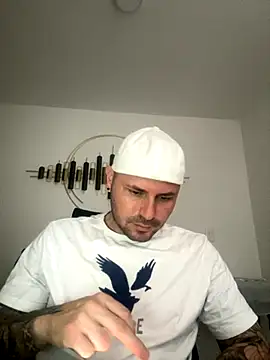 Snapshot of joshmahe chatting on September 2025 09:25:02 PM joshmahe online show from September 2025 09:25:02 PM