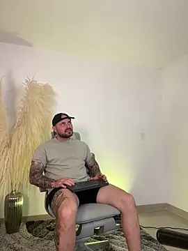 Snapshot of joshmahe chatting on December 2025 11:09:01 PM joshmahe online show from December 2025 11:09:01 PM