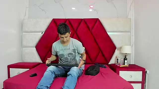 Kity spiderr online show from April 2026 12:23:01 PM