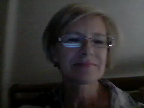 Snapshot of LucyLewisX chatting on September 2025 04:32:01 PM LucyLewisX online show from September 2025 04:32:01 PM