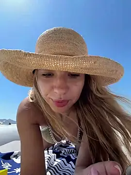 Snapshot of ItalianGirl chatting on June 2026 12:33:01 PM ItalianGirl online show from June 2026 12:33:01 PM
