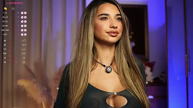 ItalianGirl online show from October 2025 07:03:02 PM