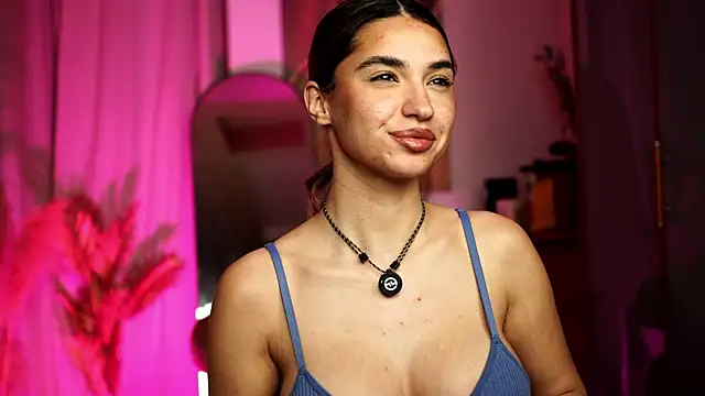 ItalianGirl online show from April 2026 07:58:02 PM