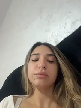 ItalianGirl online show from November 2025 08:45:01 PM