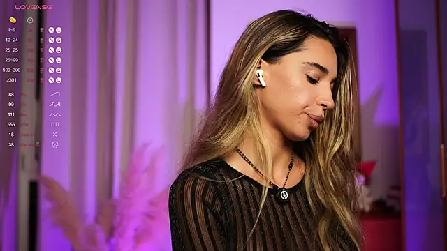 ItalianGirl online show from September 2025 06:54:02 PM