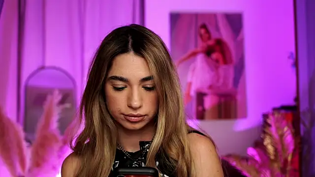 Snapshot of ItalianGirl chatting on May 2026 07:39:02 PM ItalianGirl online show from May 2026 07:39:02 PM