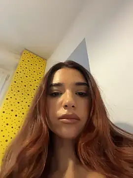 ItalianGirl online show from November 2025 02:27:02 PM