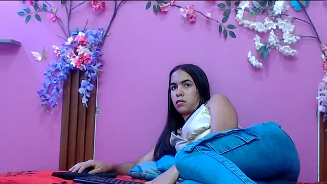 skinnysofia18 online show from October 2025 12:50:01 PM