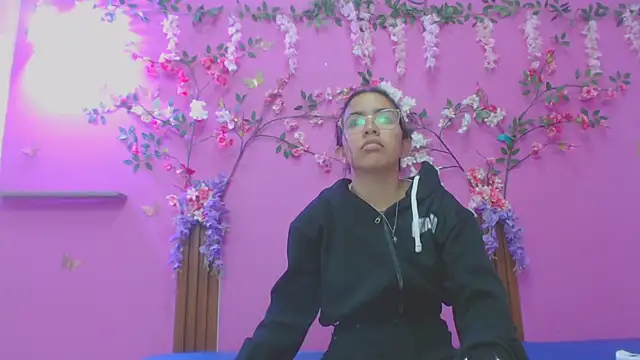 skinnysofia18 online show from February 2026 07:38:01 AM