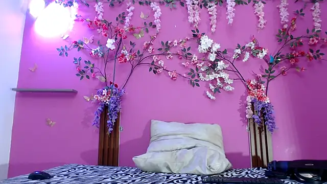 skinnysofia18 online show from May 2026 01:40:02 PM