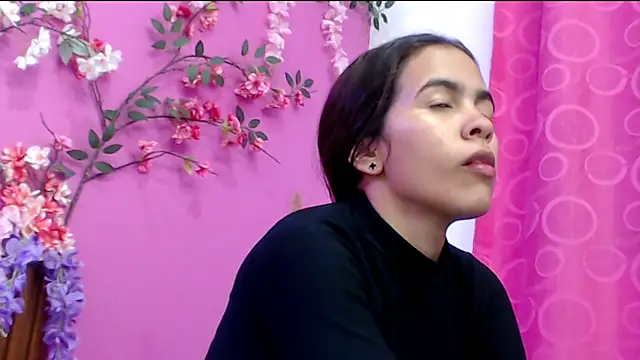 skinnysofia18 online show from October 2025 01:02:01 PM