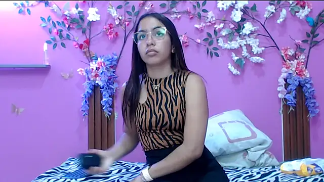 skinnysofia18 online show from January 2026 01:18:02 PM