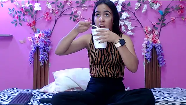 skinnysofia18 online show from January 2026 01:25:02 PM