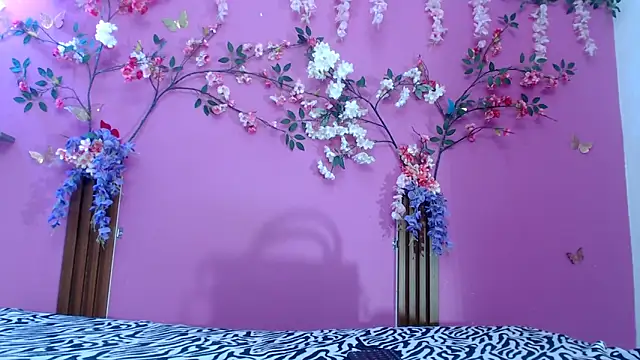 skinnysofia18 online show from May 2026 12:52:02 AM