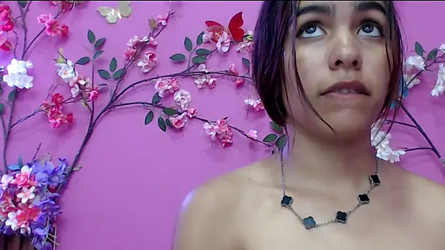 skinnysofia18 online show from November 2025 01:03:02 PM