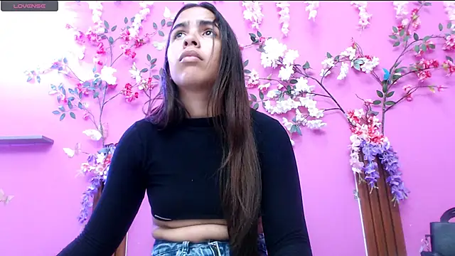 Snapshot of skinnysofia18 chatting on June 2026 02:11:02 PM skinnysofia18 online show from June 2026 02:11:02 PM