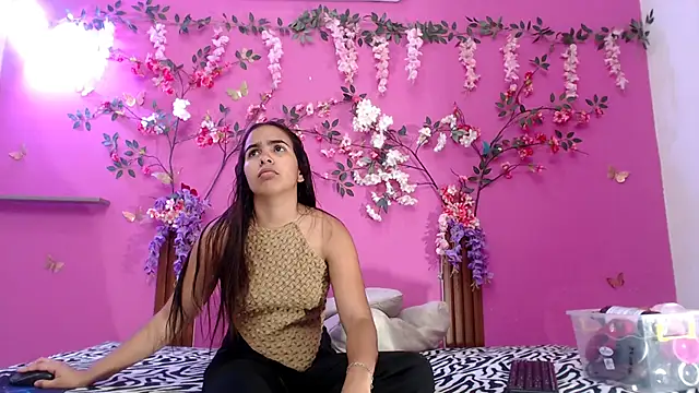 skinnysofia18 online show from May 2026 01:55:02 PM