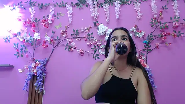 skinnysofia18 online show from February 2026 01:55:02 PM