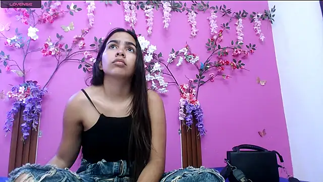 Snapshot of skinnysofia18 chatting on June 2026 01:50:02 PM skinnysofia18 online show from June 2026 01:50:02 PM