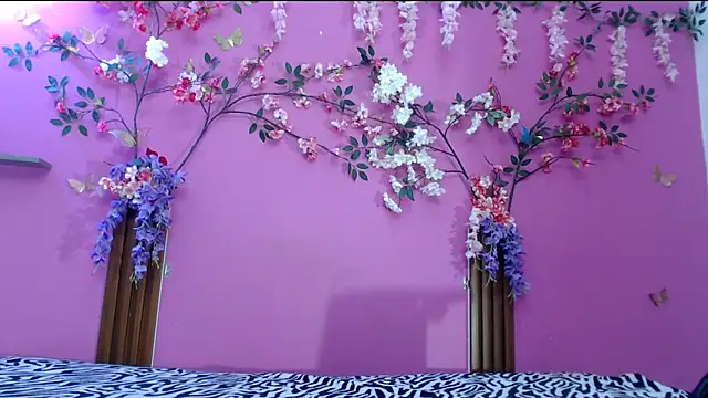 skinnysofia18 online show from May 2026 02:27:02 PM