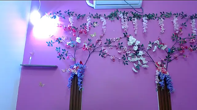 skinnysofia18 online show from April 2026 01:41:02 PM