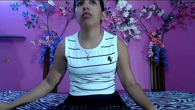 skinnysofia18 online show from May 2026 02:38:01 PM