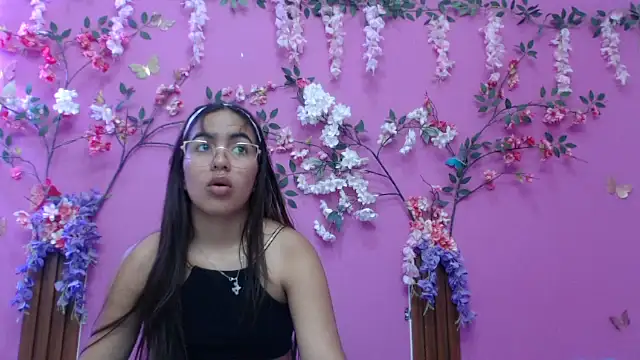 skinnysofia18 online show from February 2026 01:11:02 PM